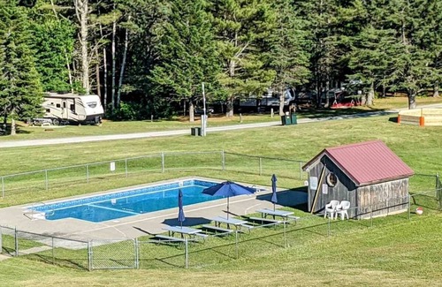 Palmyra Apartment | Golfer's Getaway - Luxury Studio Next to 1st Tee