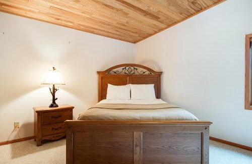 Eagle River House | GolfView GetAway