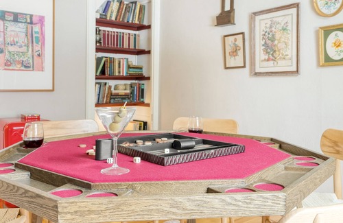 Egremont House | Good Dale Room at Egremont Village Inn by AvantStay | Music, Bar, Farm!