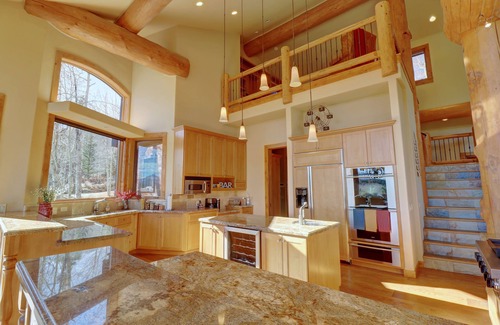 Three Peaks House | Good Elevations, Luxury Pet Friendly Home on Two Cabins Drive w/Private hot tub