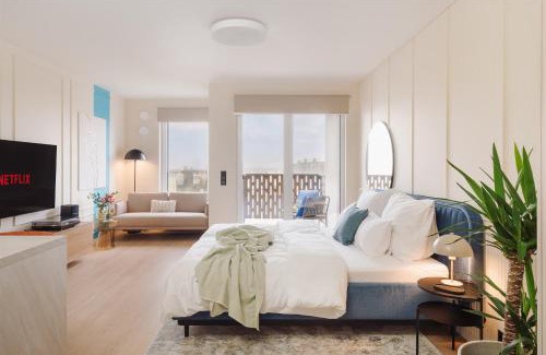 Prague 13 Apartment | Good Vibe Studio near Metro - Garage, Air-Conditioning, Vinyl player