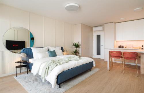 Prague 13 Apartment | Good Vibe Studio near Metro - Garage, Air-Conditioning, Vinyl player