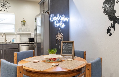 Chickasha House | Good Vibes Chickasha | Fiber | Dog Friendly | W/D