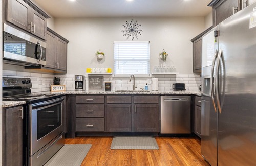 Chickasha House | Good Vibes Chickasha | Fiber | Dog Friendly | W/D