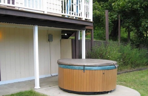 Maryland House | Goodyear Lake - docks and lake toys-kayaks, paddleboat water trampoline