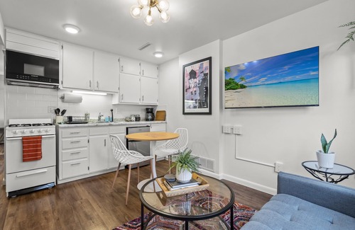 Mann Apartment | Goosetown Getaway - 10 min walk from downtown and campus