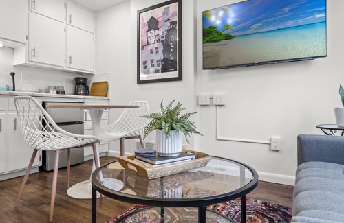 Mann Apartment | Goosetown Getaway - 10 min walk from downtown and campus