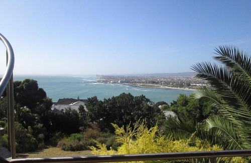 Mountainside Apartment | Gordons Bay Mountainside Apartment