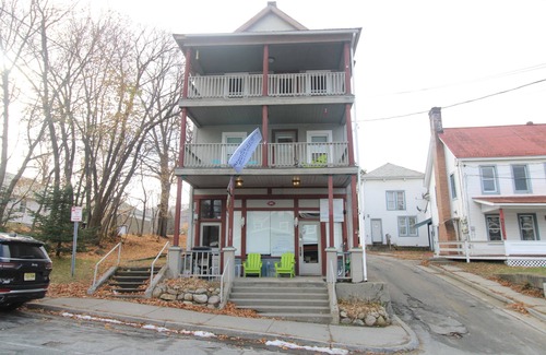 North Creek Apartment | Gore Mountain Lift View, The Eagles Nest: 251 Main St, Fl 3