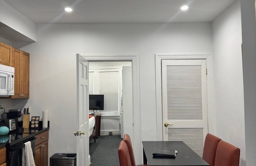 Columbia Heights Apartment | Gorgeous 1 Bdrm 1Den 2queens and full bed - METRO Supermarkets