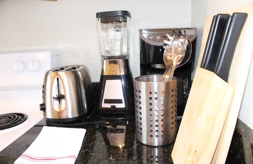 Columbia Heights Apartment | Gorgeous 1 Bdrm 1Den 2queens and full bed - METRO Supermarkets