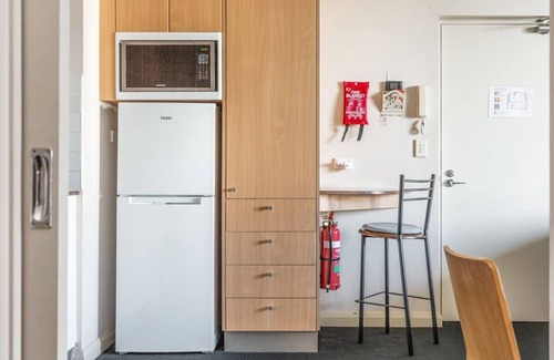 Wentworth Point Apartment | Gorgeous 1-Bed with Balcony, Pool and Sauna