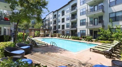St. Edwards Apartment | Gorgeous 2B on South Congress with Pool Gym