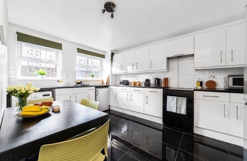 Fortune Green Apartment | Gorgeous 3 bed flat w/great central location