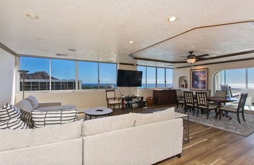 Waikiki Condo | Gorgeous 3 Bedroom Condo as Close to the Beach as You Can Get! 30 day rental
