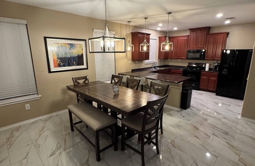 Southside House | Gorgeous 5-bedroom house with AC in San Antonio