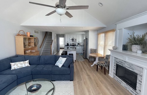 Avalon House | Gorgeous and Spacious Four Bedroom Townhouse. Great Location!