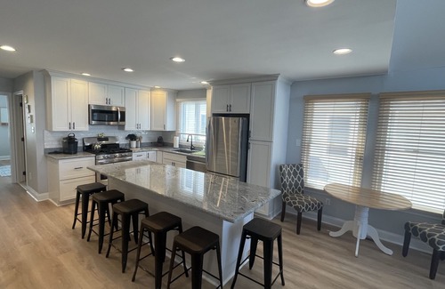 Avalon House | Gorgeous and Spacious Four Bedroom Townhouse. Great Location!