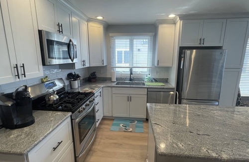 Avalon House | Gorgeous and Spacious Four Bedroom Townhouse. Great Location!