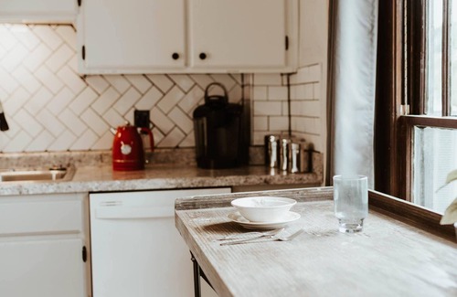 Russellville Apartment | Gorgeous apartment in the upstairs of a 1930 craftsman style home