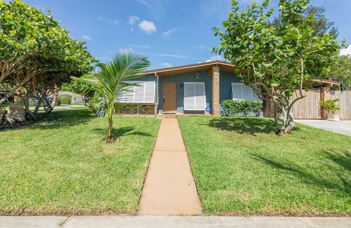 Lantana House | Gorgeous Beach Themed Vacation Home Minutes From The Ocean