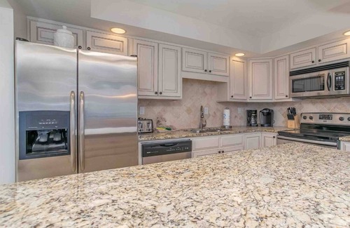 Ono Island Condo | Gorgeous beachfront condo, shared pool and beach access