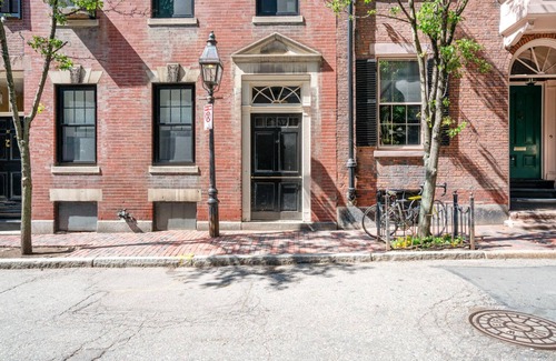 Beacon Hill Apartment | Gorgeous Beacon Hill 1BR near MA State House
