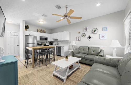 Bel Air House | Gorgeous, Bright Townhome Close to Beach!