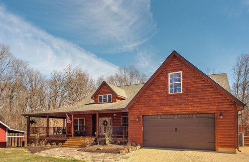 Gnaw Bone Cabin | Gorgeous cabin getaway located minutes from both Nashville and Columbus, Indiana