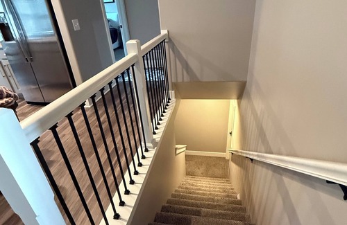 Bettendorf Condo | Gorgeous, clean, newer Condo , 5 bedrooms! 1 mile from Bettplex.