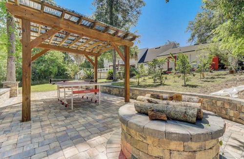 Jacksonville House | Gorgeous Colonial House on the Water w/Pool & Jacuzzin