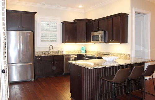 Country Club Condo | Gorgeous Condo Close to Campus & the Square!