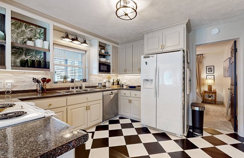 Shallotte House | Gorgeous creekside cottage with firepit, board games, dock, deck, & washer/dryer