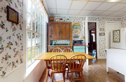 Rock Stream House | Gorgeous dog-friendly lakefront cottage with full kitchen and grill