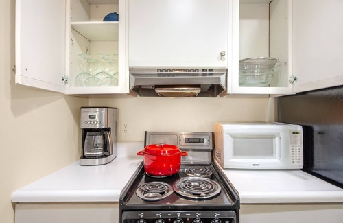 Dupont Circle Apartment | Gorgeous Dupont Circle 1BR w/W/D near Embassy Row by Blueground