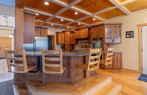Eden House | Gorgeous Eden 5200 sq ft Home Near 3 Ski Resorts