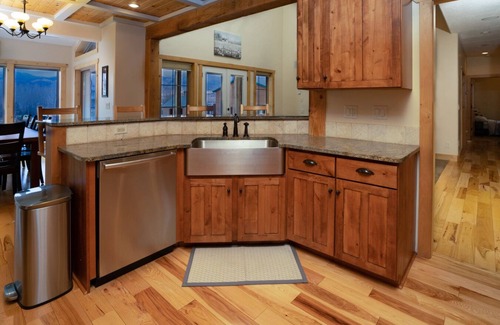 Eden House | Gorgeous Eden 5200 sq ft Home Near 3 Ski Resorts
