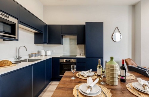 West Cliff Apartment | Gorgeous Family 2-Bed Apt w/Free Gym & Parking