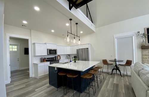 Vinita House | Gorgeous 'Hi-Tech' Lakeside Home! Book 3 Days Get 10% Off!