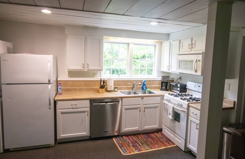 Buckhead Cottage | Gorgeous Historic Carriage House with fine furnishings and modern amenities