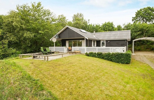 Lihme House | Gorgeous Holiday Home in Spøttrup with Roofed Terrace
