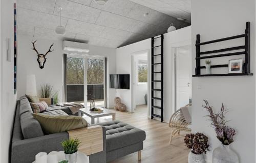 Brovst House | Gorgeous Home In Brovst With Kitchen