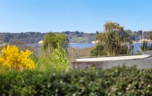 Hvalpsund House | Gorgeous Home In Farsø With Kitchen