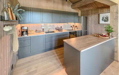 Sor-Fron House | Gorgeous Home In Gålå With Sauna