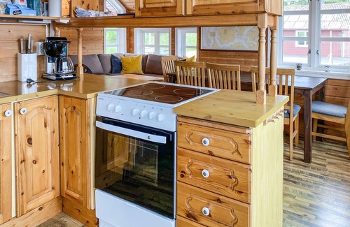 Heroy House | Gorgeous home in Leinøy with house sea view