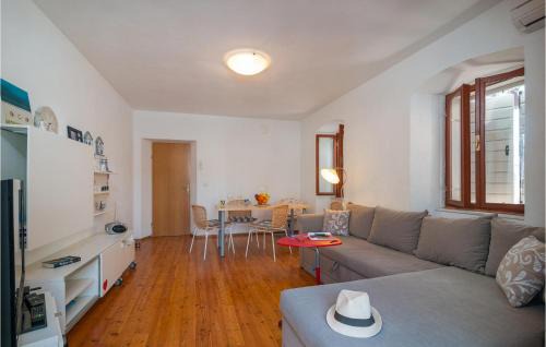 Pucisca House | Gorgeous Home In Pucisca With Wifi