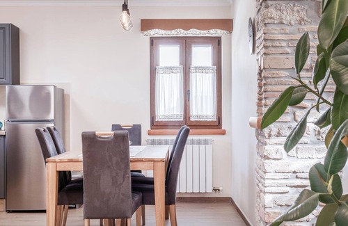 Grabri House | Gorgeous home in Roc with WiFi