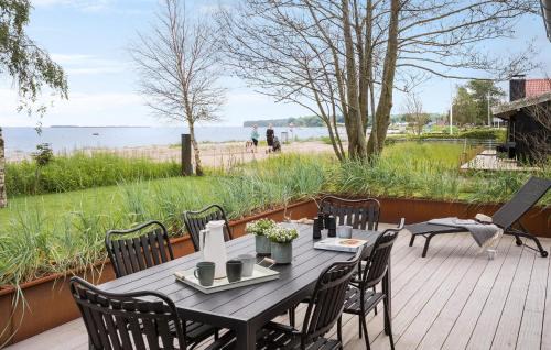 Grønninghoved Strand House | Gorgeous Home In Sjølund With Kitchen