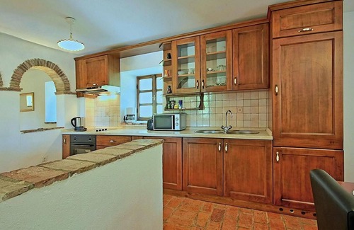 Visnjan House | Gorgeous home in Visnjan with WiFi