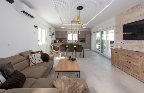 Vrsi House | Gorgeous home in Vrsi